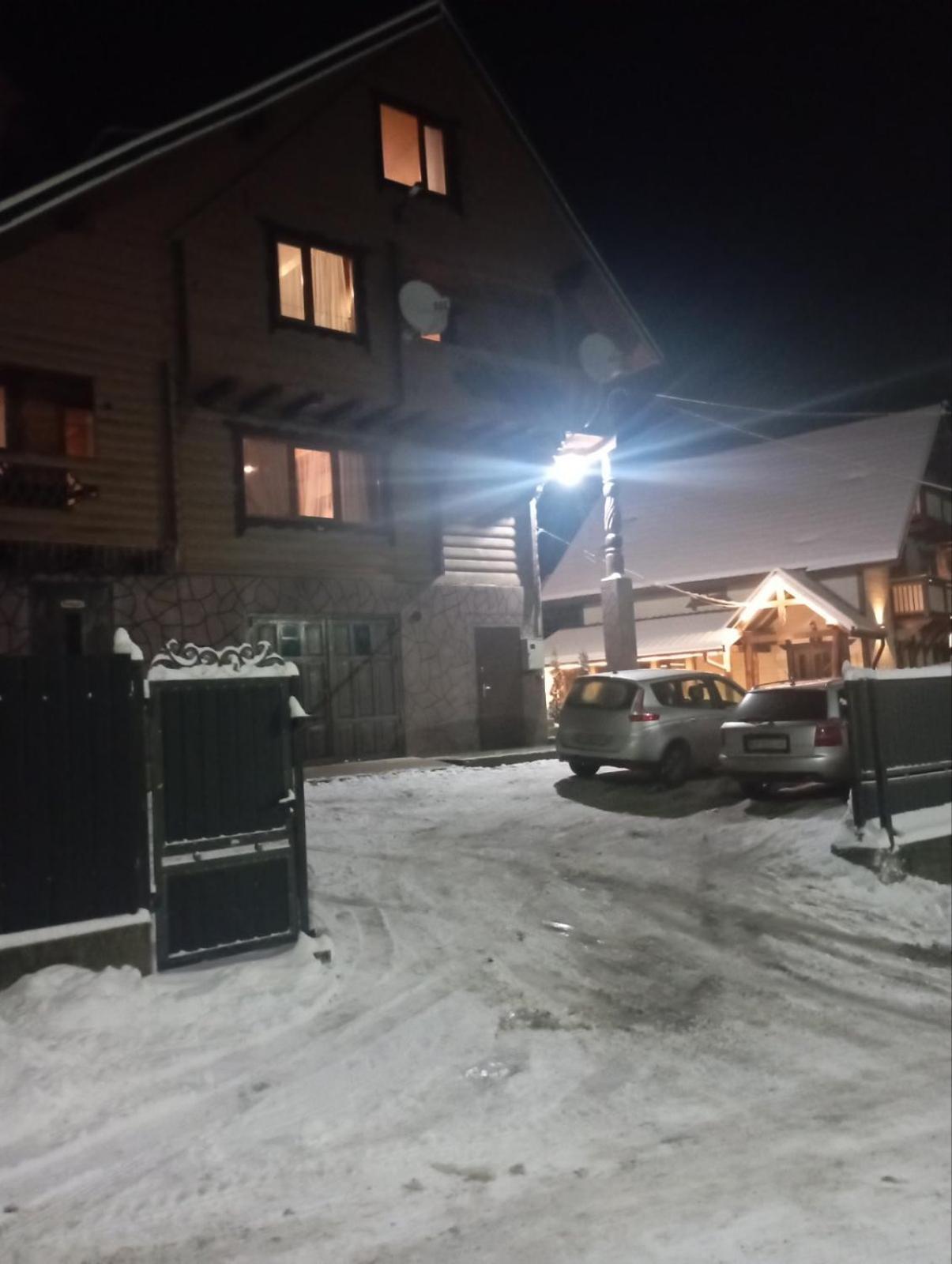 Котеджі У Яни Яблоница Экстерьер фото